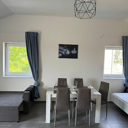 Apartman Byt 75M2 Klid Priroda Pro Rodinu Прага Экстерьер фото
